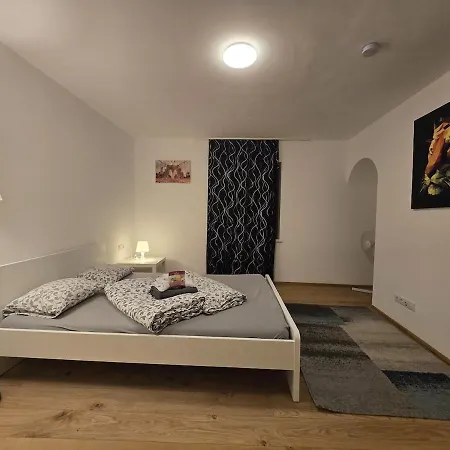 Aldrans With 3 Bedrooms דירה *