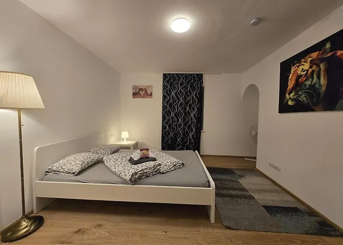 Aldrans With 3 Bedrooms דירה *