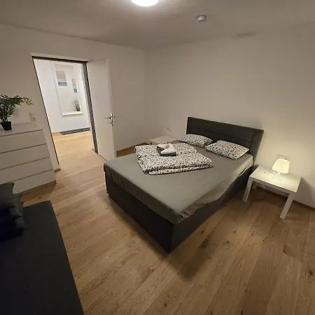 Aldrans With 3 Bedrooms アパート